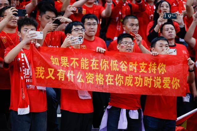 82比78！中国男篮全队评价：年轻球员敢打敢拼，主教练用人灵活